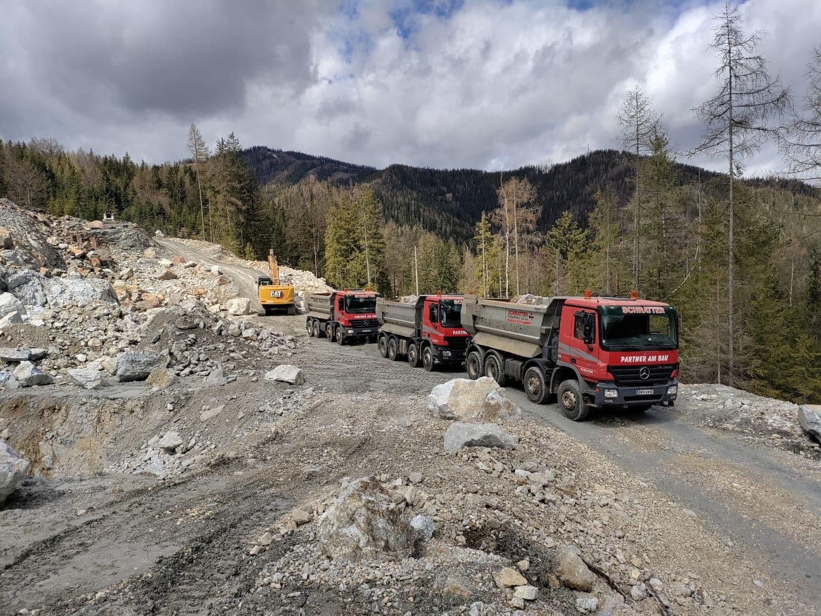 Schratter Fuhrpark bei Straßenbau