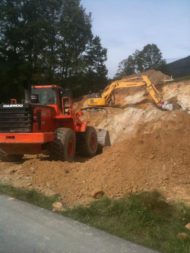 Dumper und Kettenbagger im Einsatz